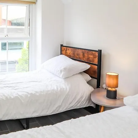 2 Bedroom Opposite Business Centre דירה