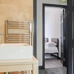 Apartmán 2 Bedroom Opposite Business Centre *
