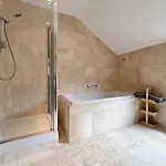 2 Bedroom Opposite Business Centre Harrogate