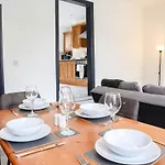 Apartmán 2 Bedroom Opposite Business Centre