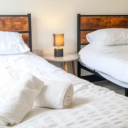 2 Bedroom Opposite Business Centre Harrogate