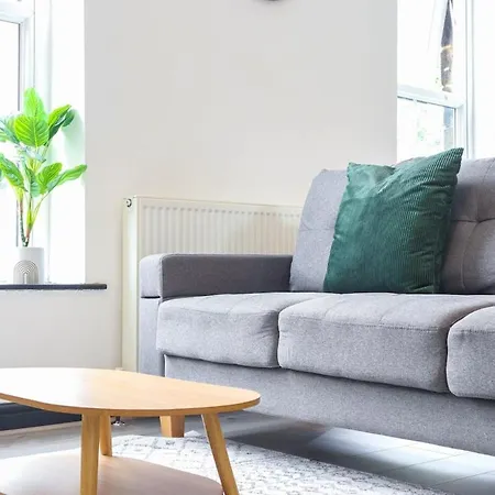 Apartment Opposite Business Centre *