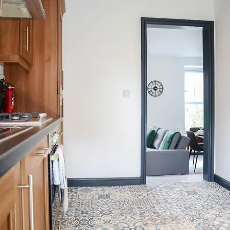 2 Bedroom Opposite Business Centre * Harrogate