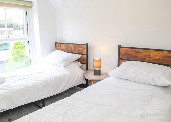 2 Bedroom Opposite Business Centre Apartment