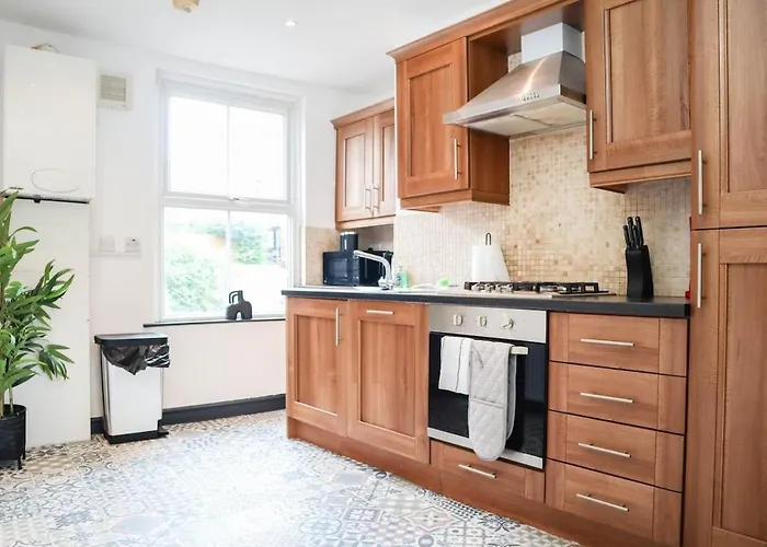 2 Bedroom Opposite Business Centre * Harrogate