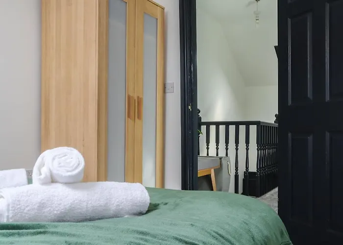 Apartment 2 Bedroom Opposite Business Centre *