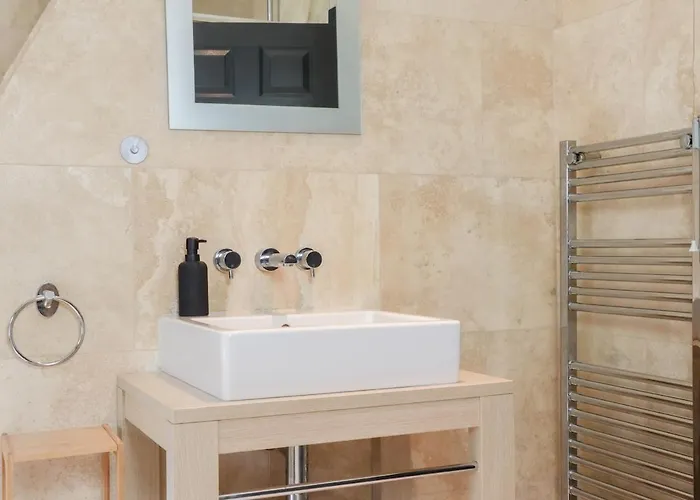 2 Bedroom Opposite Business Centre Apartment