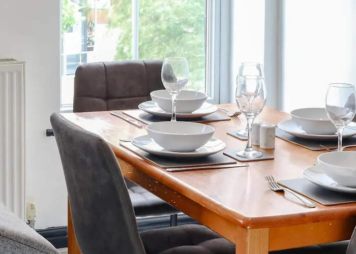 2 Bedroom Opposite Business Centre * Harrogate