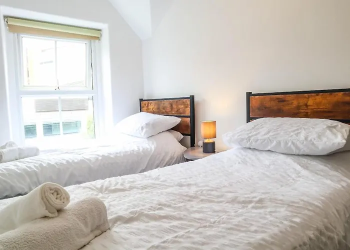 Apartment 2 Bedroom Opposite Business Centre