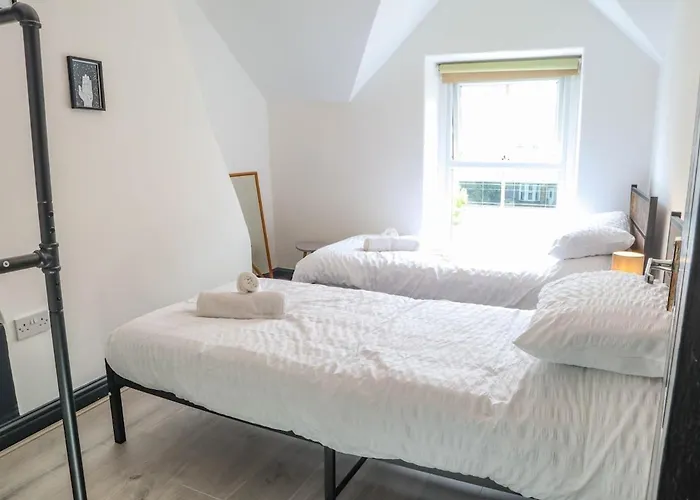 2 Bedroom Opposite Business Centre * Harrogate