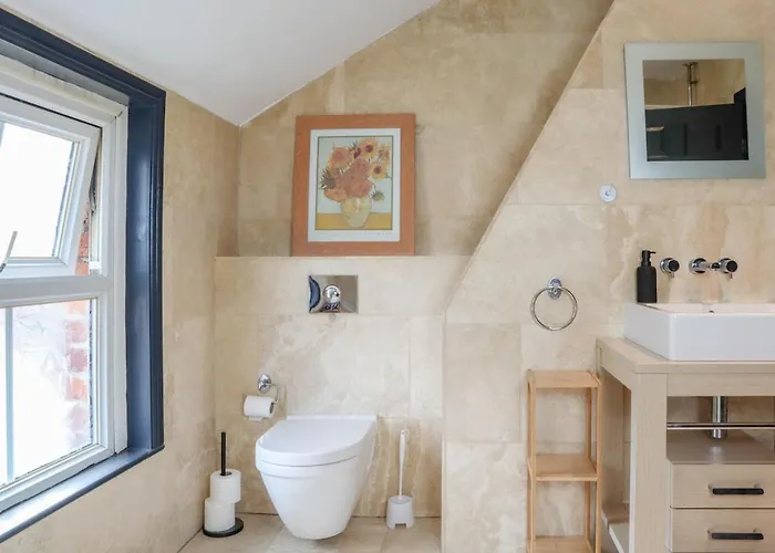 2 Bedroom Opposite Business Centre *